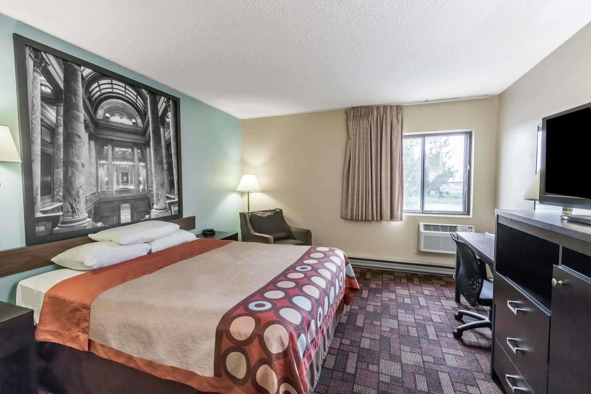 Super 8 By Wyndham Hotel 2*